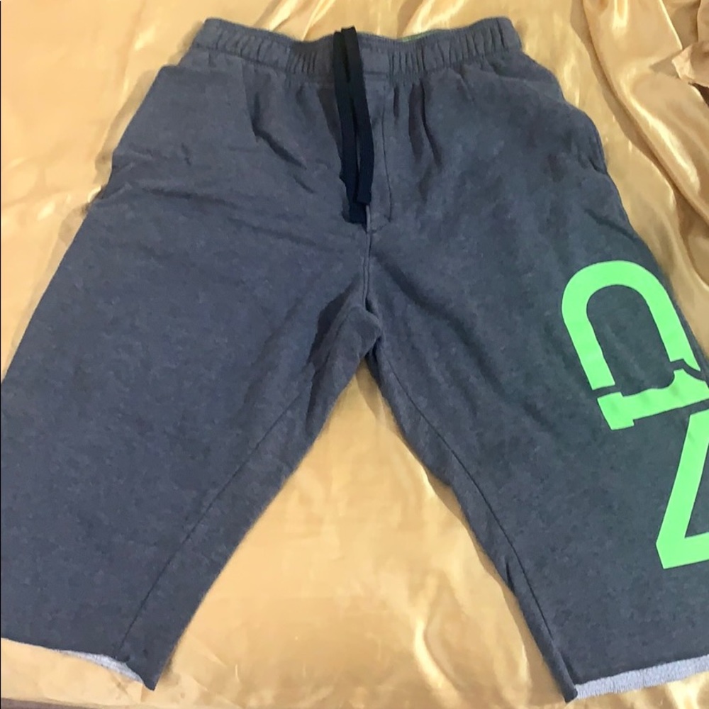 Gray UnderArmour comfy shorts